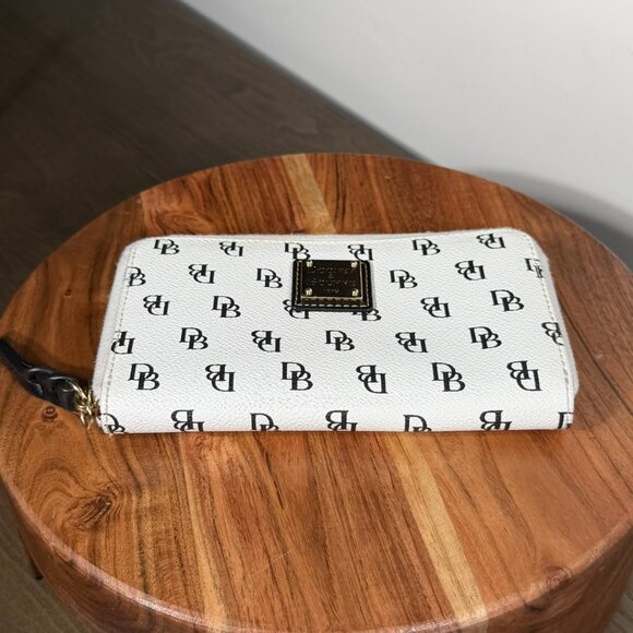 Dooney & Bourke Gretta Folded Zip Wristlet — White/Black Coated Canvas, EUC - Picture 4 of 10